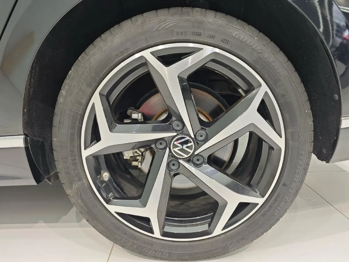 2023 Volkswagen Magotan 2.0T 186HP L4 7DCT,autocango,china used car exporter,china ev exporter,chinese used car exporter,chinese used ev exporter