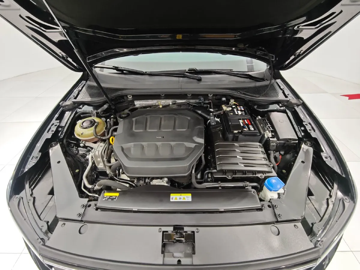 2023 Volkswagen Magotan 2.0T 186HP L4 7DCT,autocango,china used car exporter,china ev exporter,chinese used car exporter,chinese used ev exporter