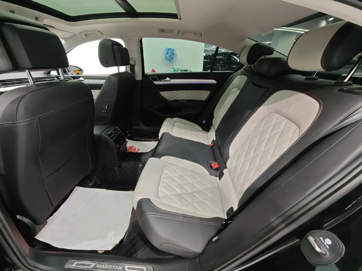 2023 Volkswagen Magotan 2.0T 186HP L4 7DCT,autocango,china used car exporter,china ev exporter,chinese used car exporter,chinese used ev exporter