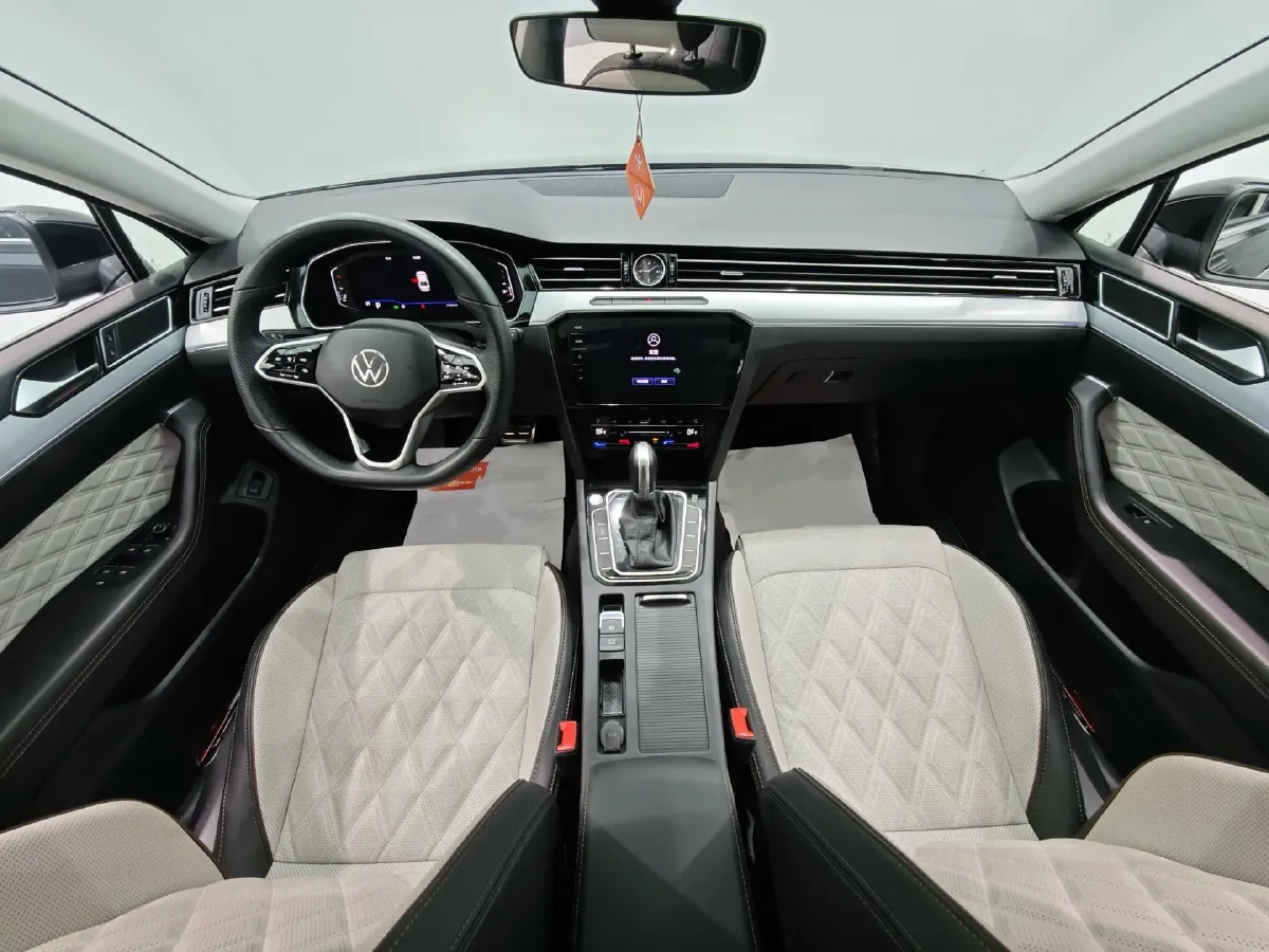 2023 Volkswagen Magotan 2.0T 186HP L4 7DCT,autocango,china used car exporter,china ev exporter,chinese used car exporter,chinese used ev exporter