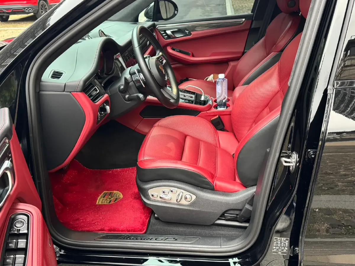 2022 Porsche Macan 2.9T 441HP V6 7DCT,autocango,china used car exporter,china ev exporter,chinese used car exporter,chinese used ev exporter