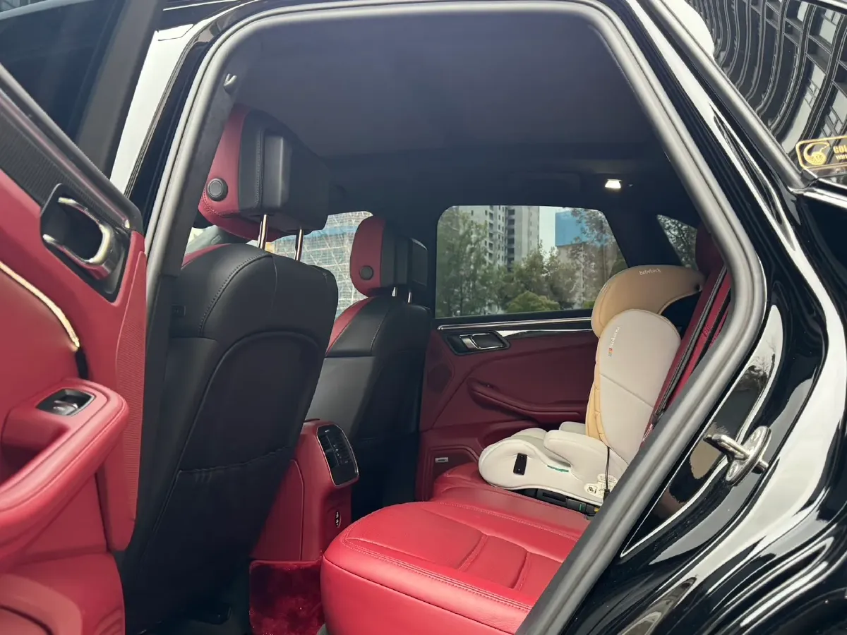 2022 Porsche Macan 2.9T 441HP V6 7DCT,autocango,china used car exporter,china ev exporter,chinese used car exporter,chinese used ev exporter