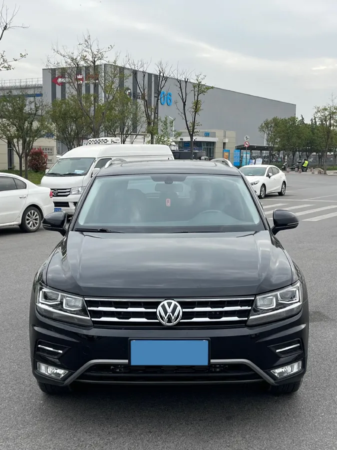 2020 Volkswagen Tiguan L 2.0T 186HP L4 7DCT,autocango,china used car exporter,china ev exporter,chinese used car exporter,chinese used ev exporter