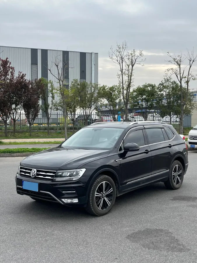 2020 Volkswagen Tiguan L 2.0T 186HP L4 7DCT,autocango,china used car exporter,china ev exporter,chinese used car exporter,chinese used ev exporter