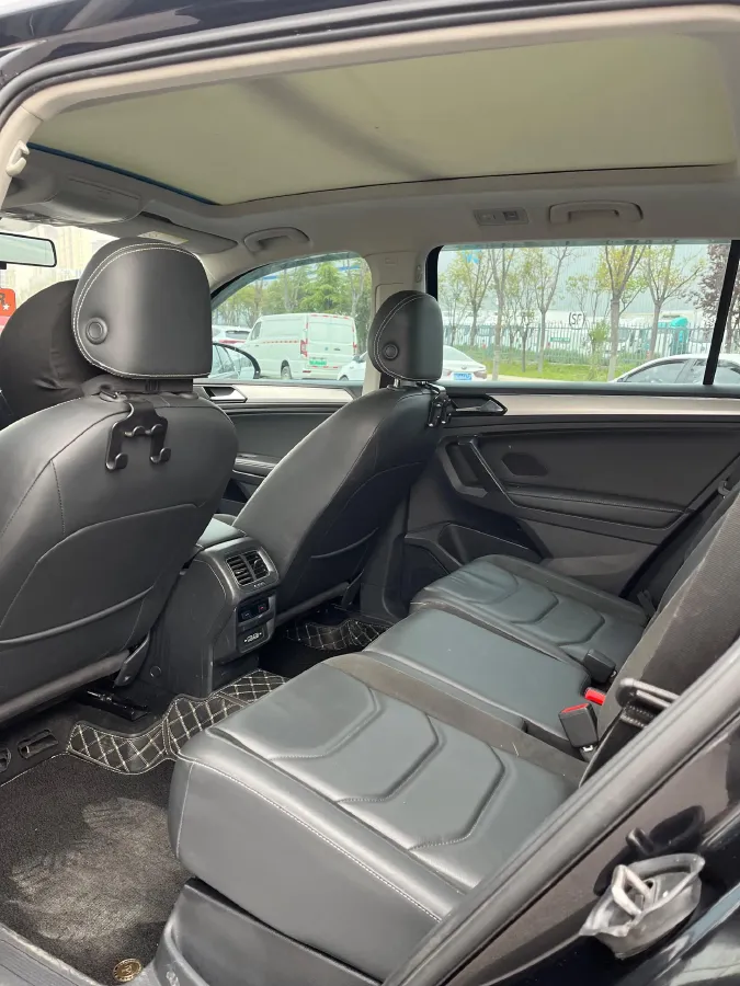 2020 Volkswagen Tiguan L 2.0T 186HP L4 7DCT,autocango,china used car exporter,china ev exporter,chinese used car exporter,chinese used ev exporter