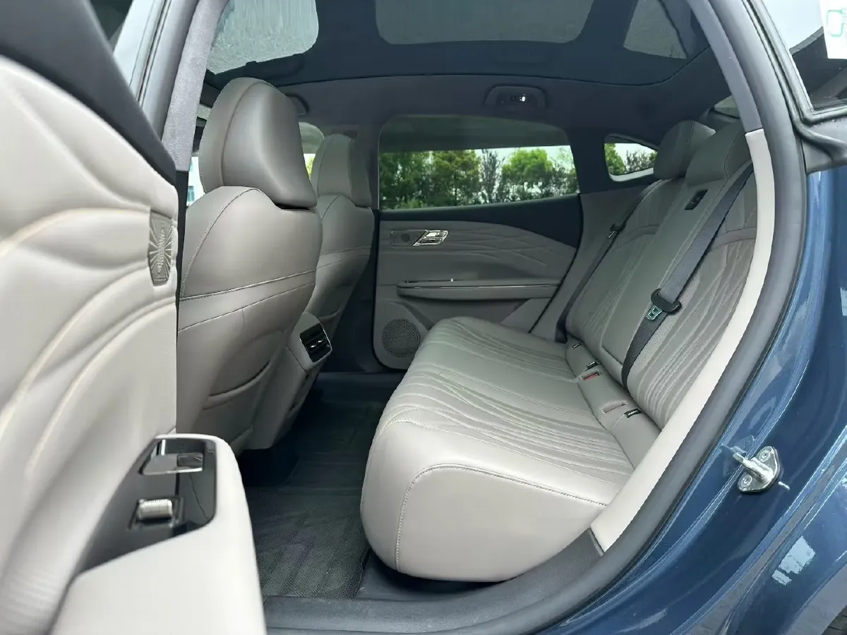 2025 Geely Galaxy Starshine 8 1.5T 163HP L4 3DHT PHEV 27.69KWH,autocango,china used car exporter,china ev exporter,chinese used car exporter,chinese used ev exporter