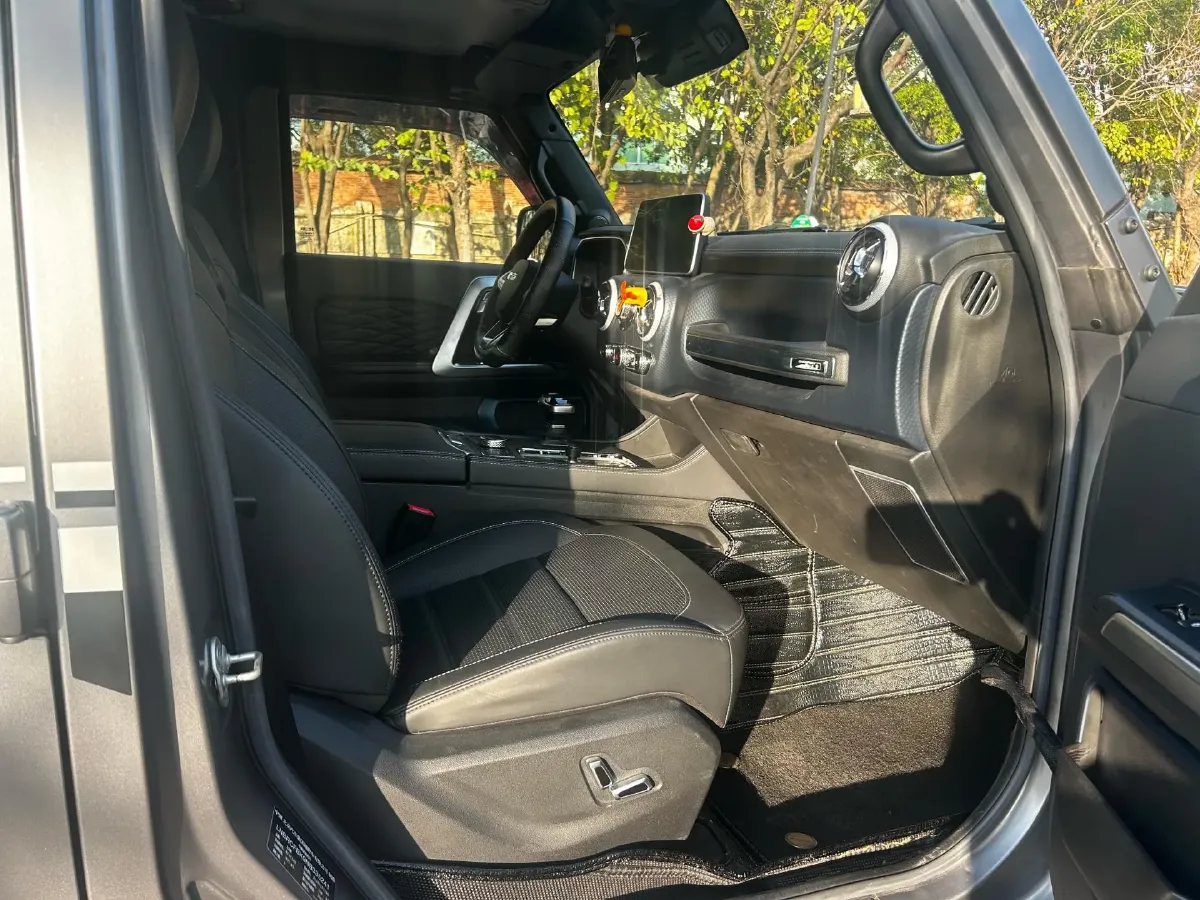 2023 Beijing BJ40 2.0T 224HP L4 8AT,autocango,china used car exporter,china ev exporter,chinese used car exporter,chinese used ev exporter