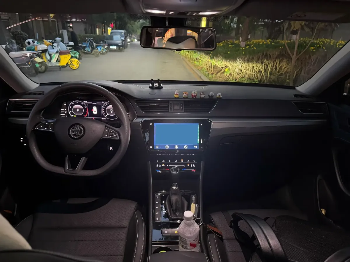 2025 Skoda Superb 1.4T 150HP L4 7DCT,autocango,china used car exporter,china ev exporter,chinese used car exporter,chinese used ev exporter