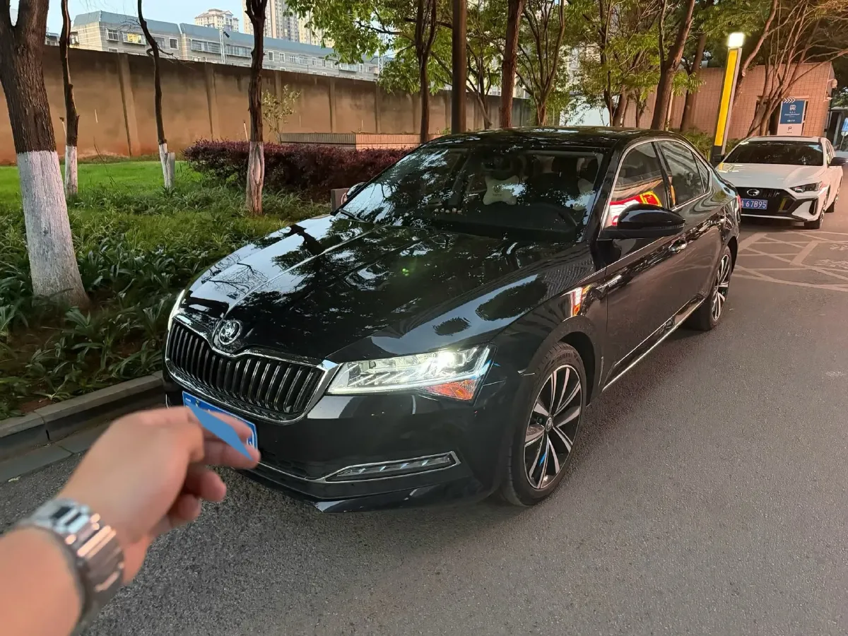 2025 Skoda Superb 1.4T 150HP L4 7DCT,autocango,china used car exporter,china ev exporter,chinese used car exporter,chinese used ev exporter