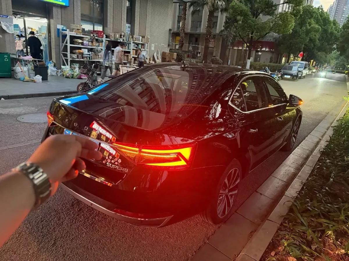 2025 Skoda Superb 1.4T 150HP L4 7DCT,autocango,china used car exporter,china ev exporter,chinese used car exporter,chinese used ev exporter