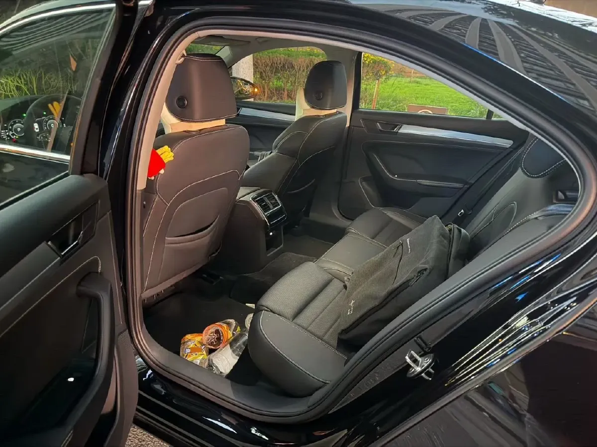 2025 Skoda Superb 1.4T 150HP L4 7DCT,autocango,china used car exporter,china ev exporter,chinese used car exporter,chinese used ev exporter