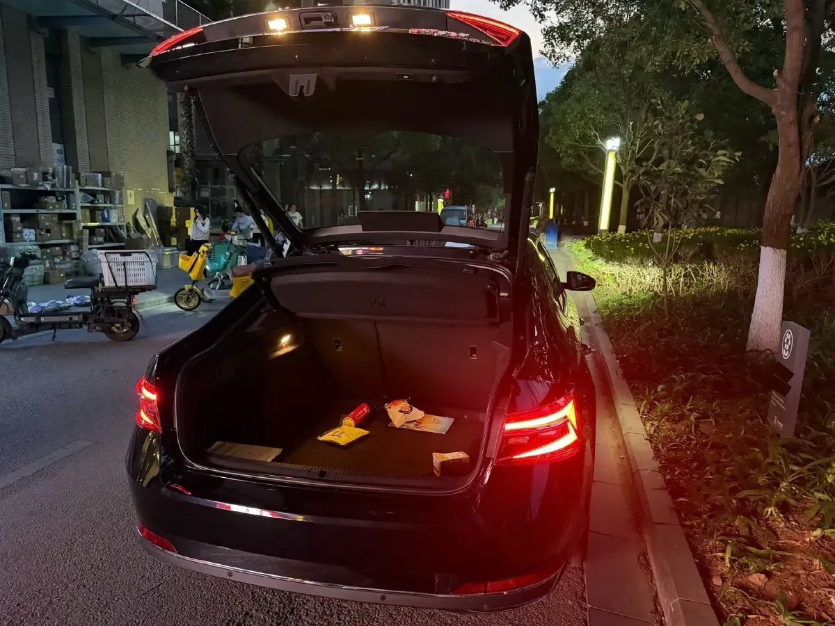 2025 Skoda Superb 1.4T 150HP L4 7DCT,autocango,china used car exporter,china ev exporter,chinese used car exporter,chinese used ev exporter