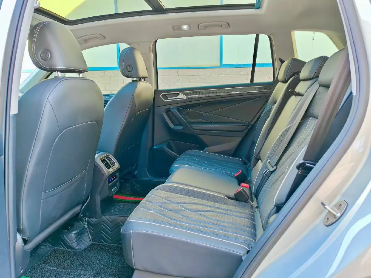 2023 Volkswagen Tiguan L 2.0T 186HP L4 7DCT,autocango,china used car exporter,china ev exporter,chinese used car exporter,chinese used ev exporter