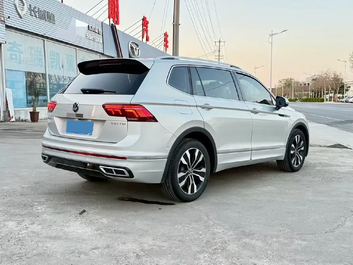 2023 Volkswagen Tiguan L 2.0T 186HP L4 7DCT,autocango,china used car exporter,china ev exporter,chinese used car exporter,chinese used ev exporter