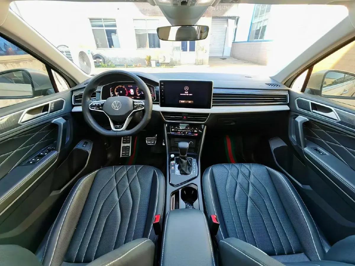 2023 Volkswagen Tiguan L 2.0T 186HP L4 7DCT,autocango,china used car exporter,china ev exporter,chinese used car exporter,chinese used ev exporter