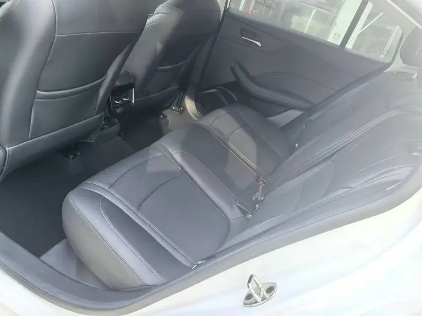 2024 Roewe i5 1.5L 129HP L4 CVT,autocango,china used car exporter,china ev exporter,chinese used car exporter,chinese used ev exporter