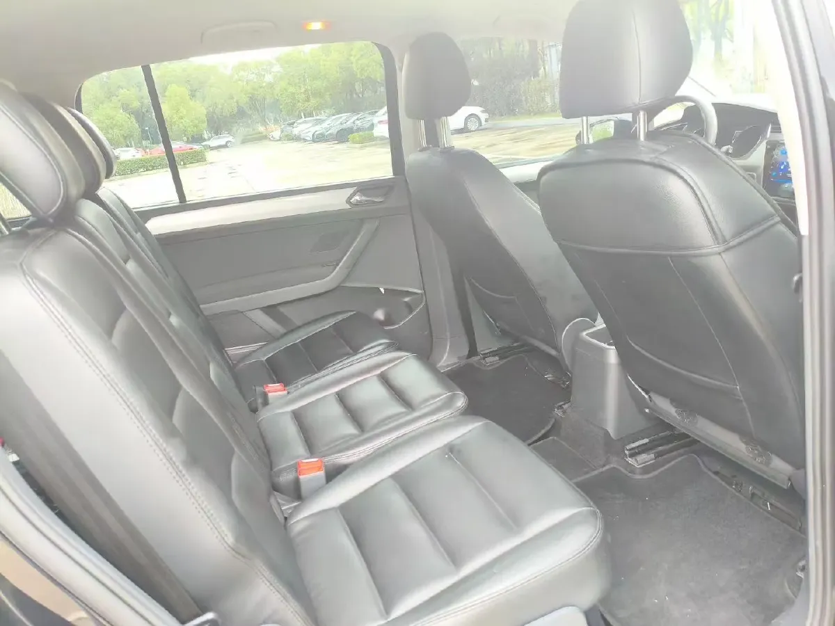 2022 Venucia Grand V 1.5T 190HP L4 7DCT,autocango,china used car exporter,china ev exporter,chinese used car exporter,chinese used ev exporter