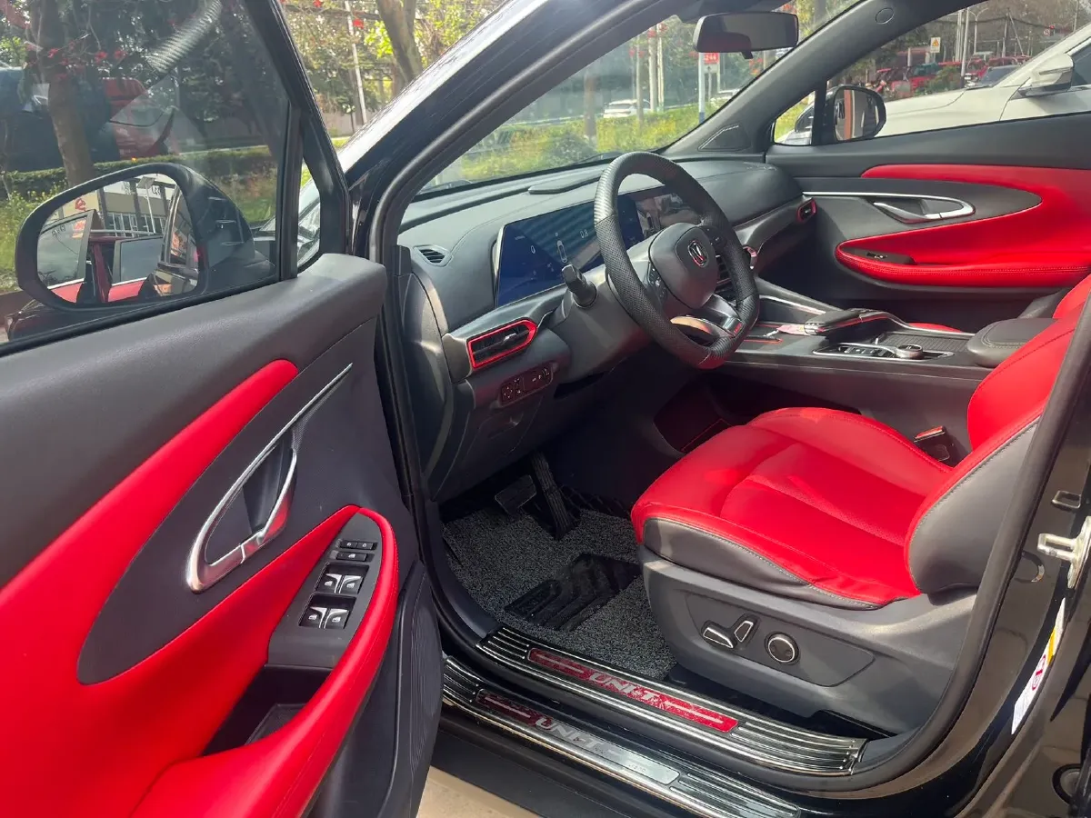 2020 ChangAn UNI-T 1.5T 180HP L4 7DCT,autocango,china used car exporter,china ev exporter,chinese used car exporter,chinese used ev exporter