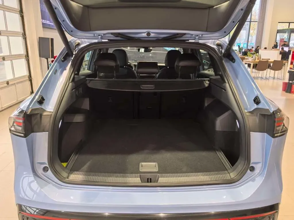 2024 Volkswagen Tiguan L 2.0T 220HP L4 7DCT,autocango,china used car exporter,china ev exporter,chinese used car exporter,chinese used ev exporter