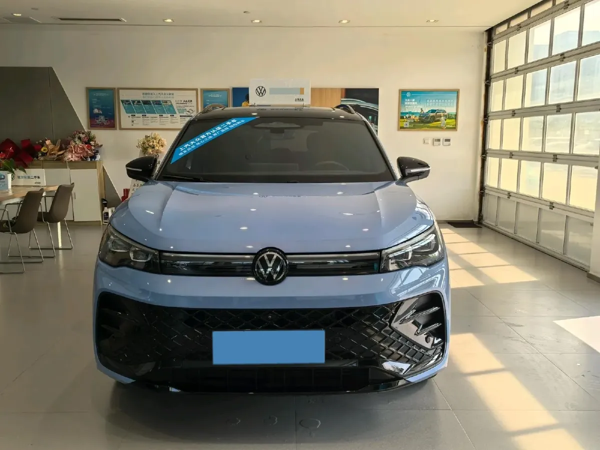 2024 Volkswagen Tiguan L 2.0T 220HP L4 7DCT,autocango,china used car exporter,china ev exporter,chinese used car exporter,chinese used ev exporter