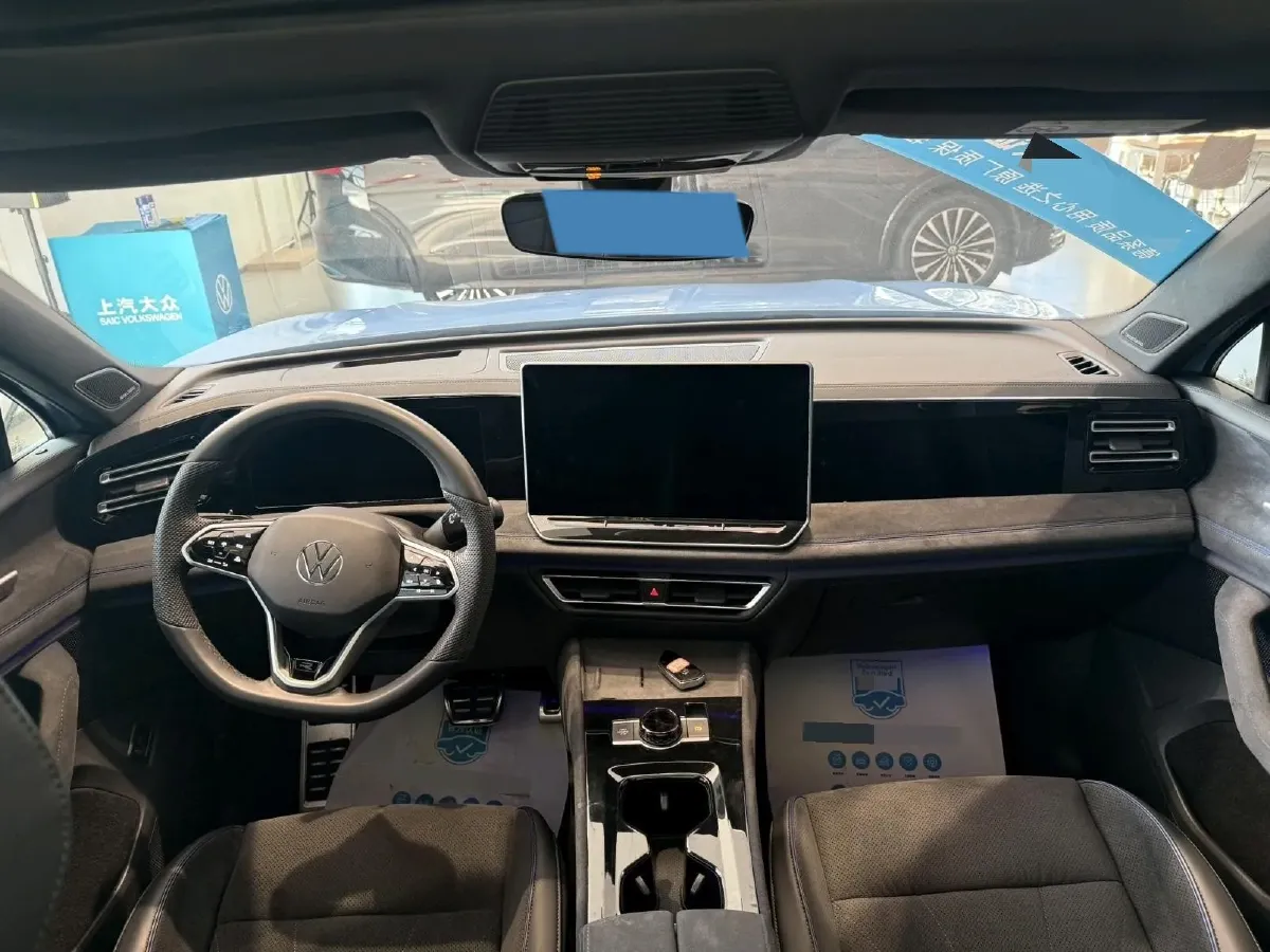 2024 Volkswagen Tiguan L 2.0T 220HP L4 7DCT,autocango,china used car exporter,china ev exporter,chinese used car exporter,chinese used ev exporter