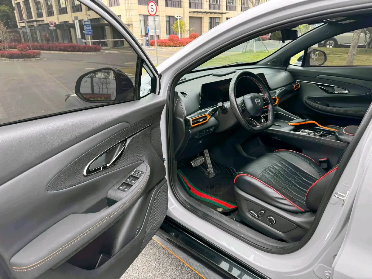 2022 ChangAn UNI-T 1.5T 188HP L4 7DCT,autocango,china used car exporter,china ev exporter,chinese used car exporter,chinese used ev exporter