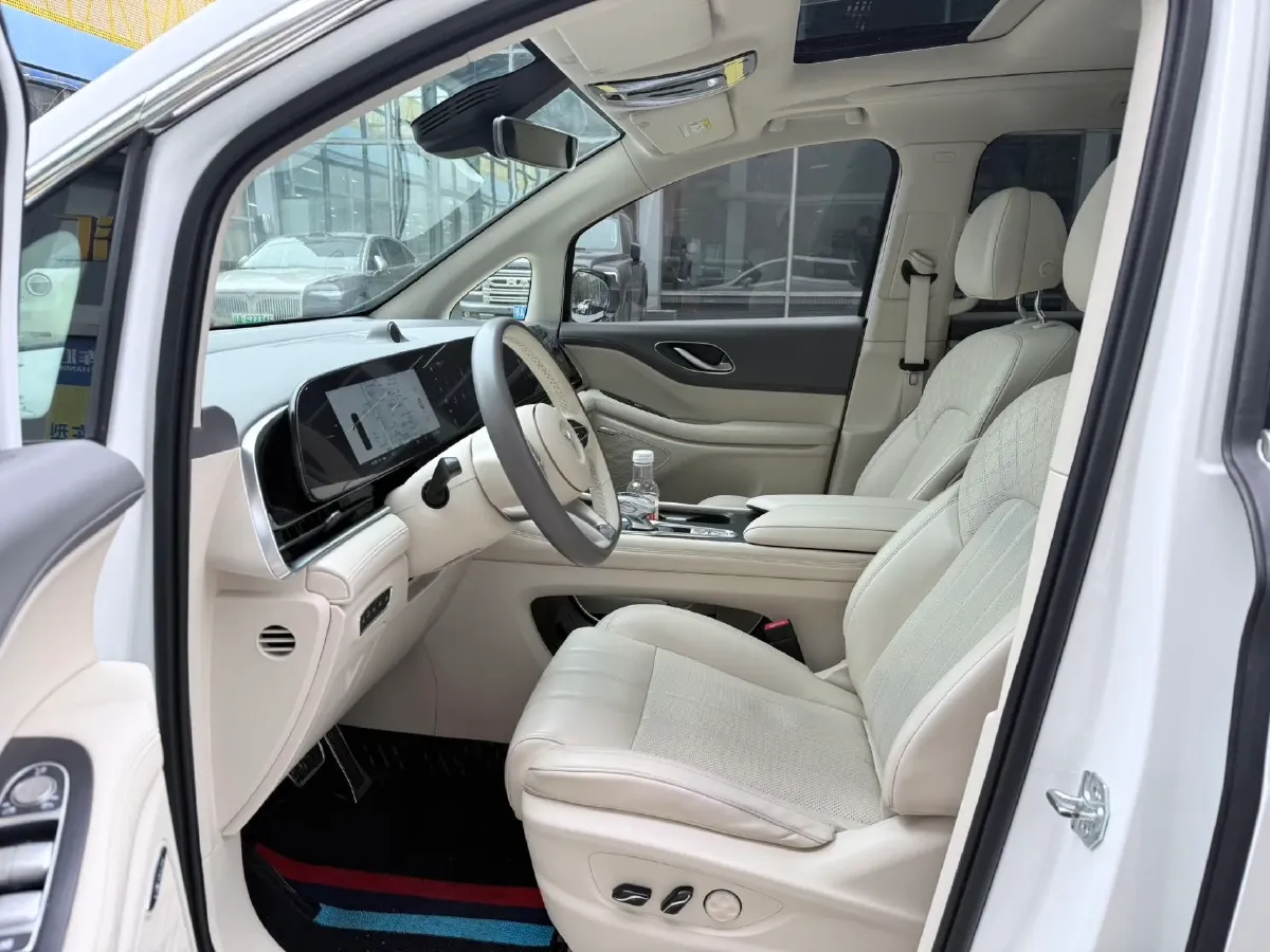 2022 Voyah Dream BEV 82KWH,autocango,china used car exporter,china ev exporter,chinese used car exporter,chinese used ev exporter