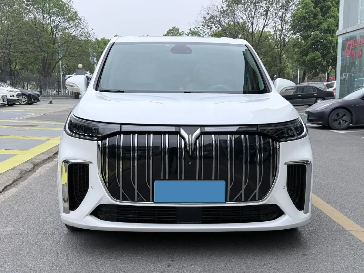 2022 Voyah Dream BEV 82KWH,autocango,china used car exporter,china ev exporter,chinese used car exporter,chinese used ev exporter