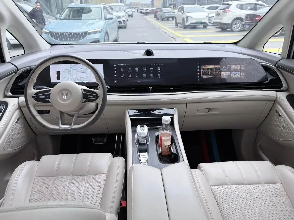 2022 Voyah Dream BEV 82KWH,autocango,china used car exporter,china ev exporter,chinese used car exporter,chinese used ev exporter