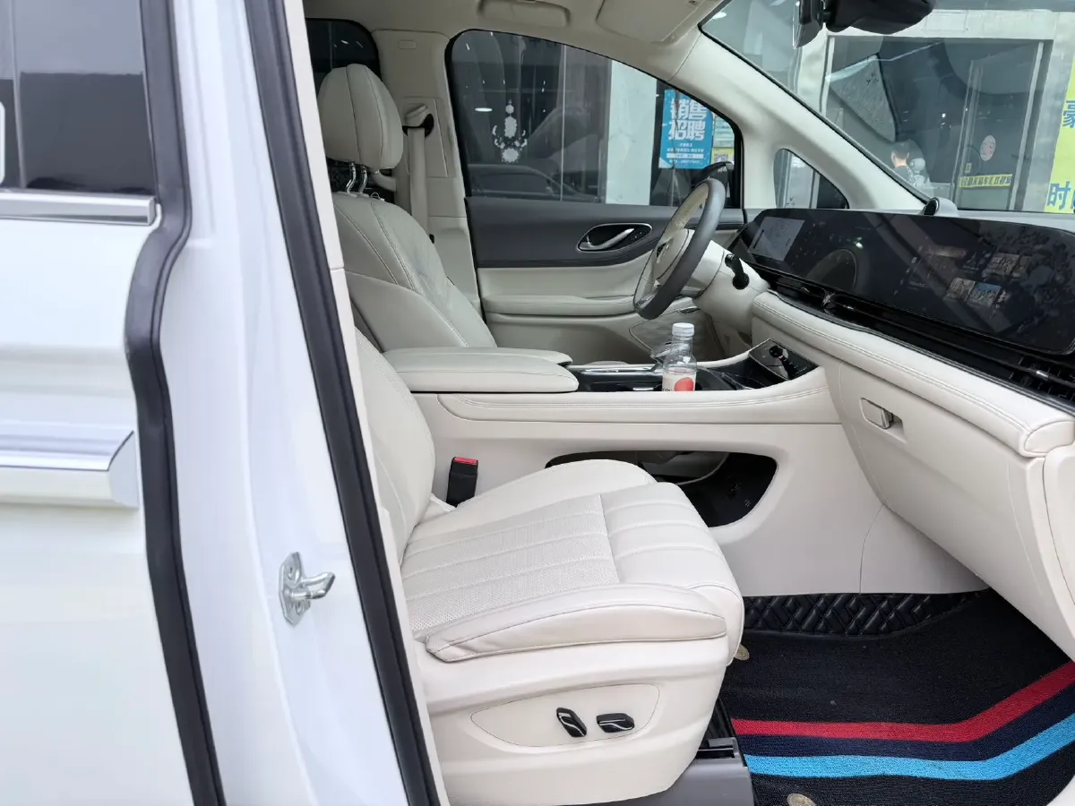 2022 Voyah Dream BEV 82KWH,autocango,china used car exporter,china ev exporter,chinese used car exporter,chinese used ev exporter