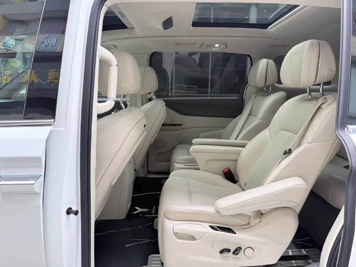 2022 Voyah Dream BEV 82KWH,autocango,china used car exporter,china ev exporter,chinese used car exporter,chinese used ev exporter