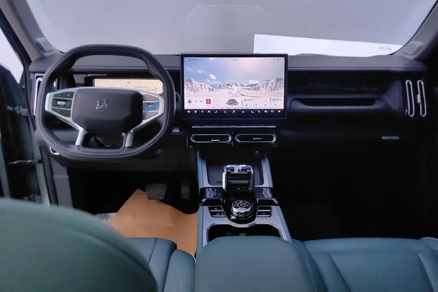 2025 Jetour Traveller 2.0T 254HP L4 7DCT,autocango,china used car exporter,china ev exporter,chinese used car exporter,chinese used ev exporter