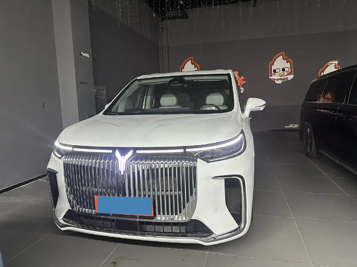 2025 Voyah Dream 1.5T 150HP L4 PHEV 41.7KWH,autocango,china used car exporter,china ev exporter,chinese used car exporter,chinese used ev exporter