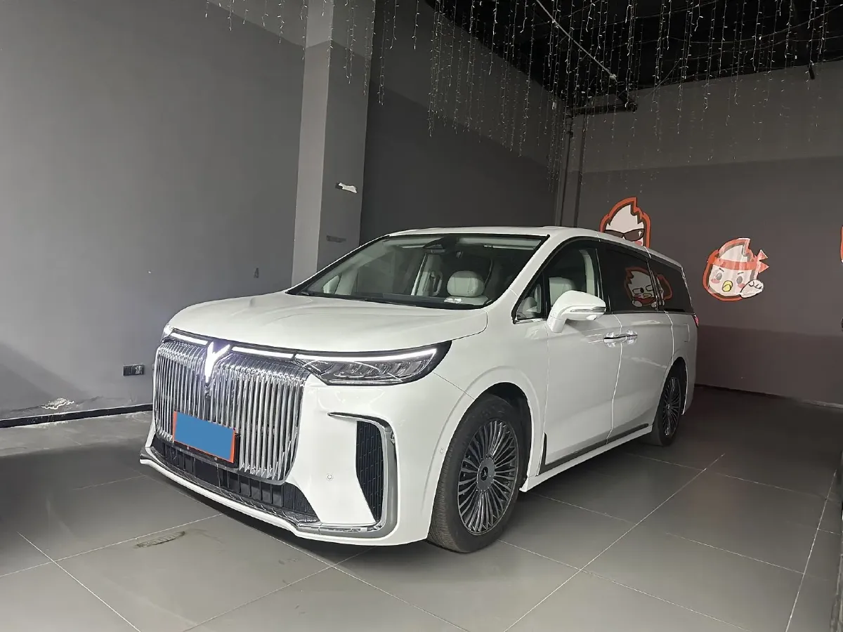 2025 Voyah Dream 1.5T 150HP L4 PHEV 41.7KWH,autocango,china used car exporter,china ev exporter,chinese used car exporter,chinese used ev exporter