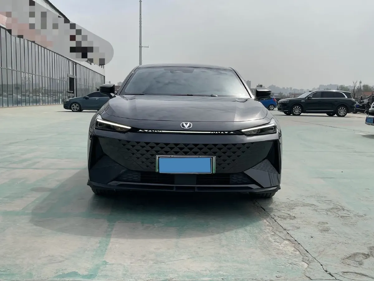 2024 ChangAn UNI-V iDD 1.5L 110HP L4 E-CVT PHEV 18.99KWH,autocango,china used car exporter,china ev exporter,chinese used car exporter,chinese used ev exporter