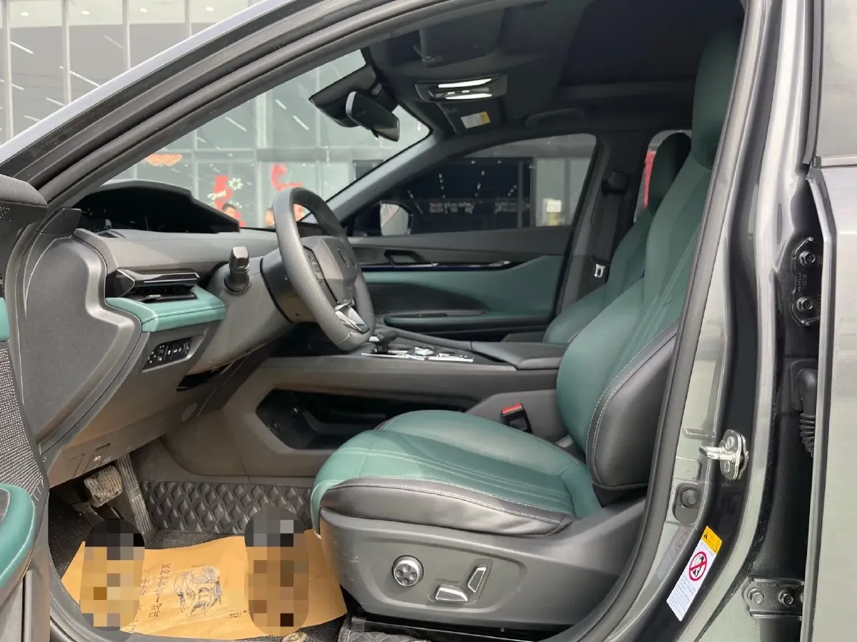 2024 ChangAn UNI-V iDD 1.5L 110HP L4 E-CVT PHEV 18.99KWH,autocango,china used car exporter,china ev exporter,chinese used car exporter,chinese used ev exporter