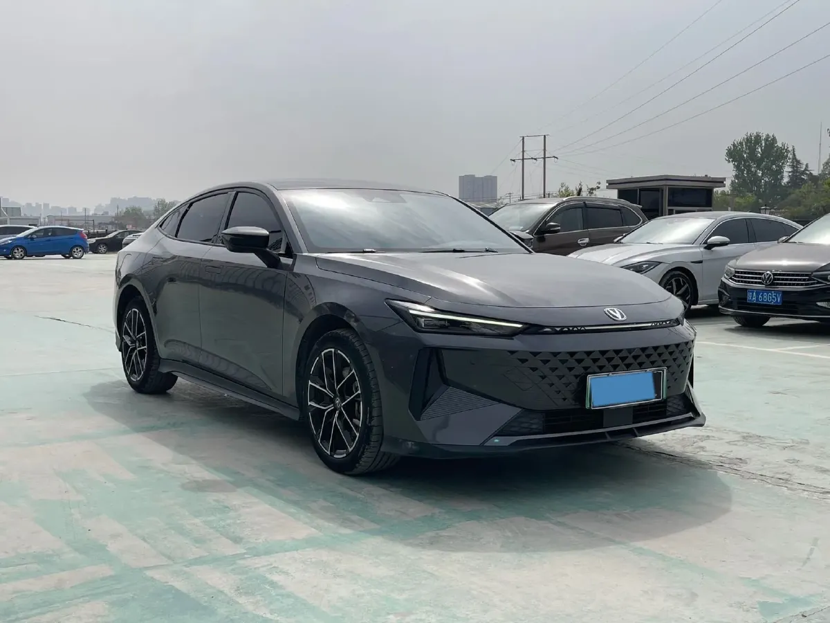 2024 ChangAn UNI-V iDD 1.5L 110HP L4 E-CVT PHEV 18.99KWH,autocango,china used car exporter,china ev exporter,chinese used car exporter,chinese used ev exporter