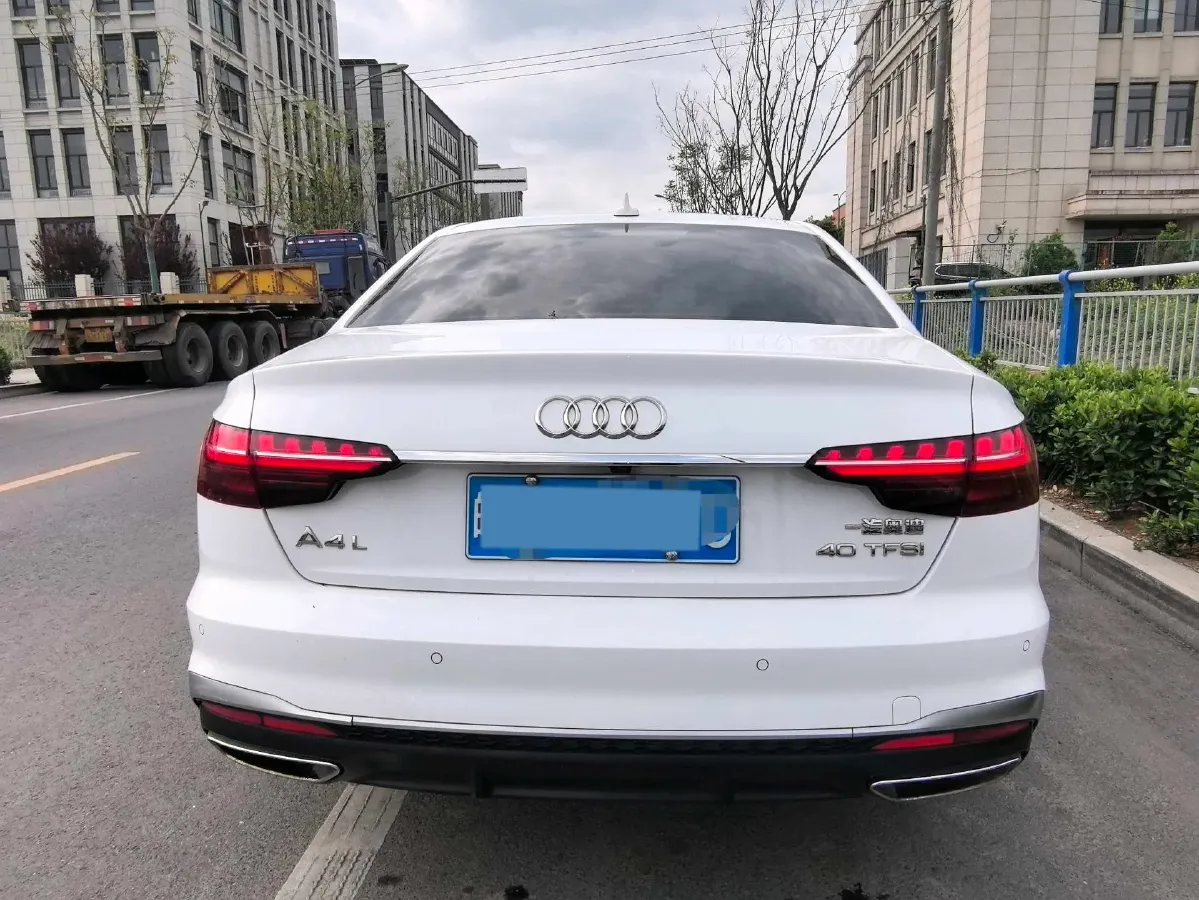 2022 Audi A4L 2.0T 190HP L4 7DCT,autocango,china used car exporter,china ev exporter,chinese used car exporter,chinese used ev exporter