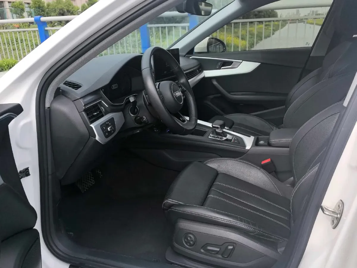 2022 Audi A4L 2.0T 190HP L4 7DCT,autocango,china used car exporter,china ev exporter,chinese used car exporter,chinese used ev exporter