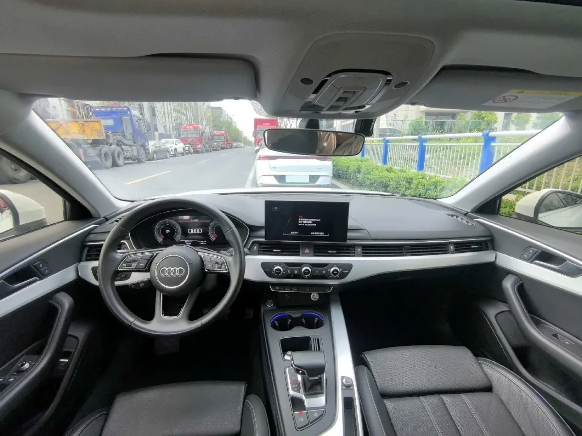 2022 Audi A4L 2.0T 190HP L4 7DCT,autocango,china used car exporter,china ev exporter,chinese used car exporter,chinese used ev exporter