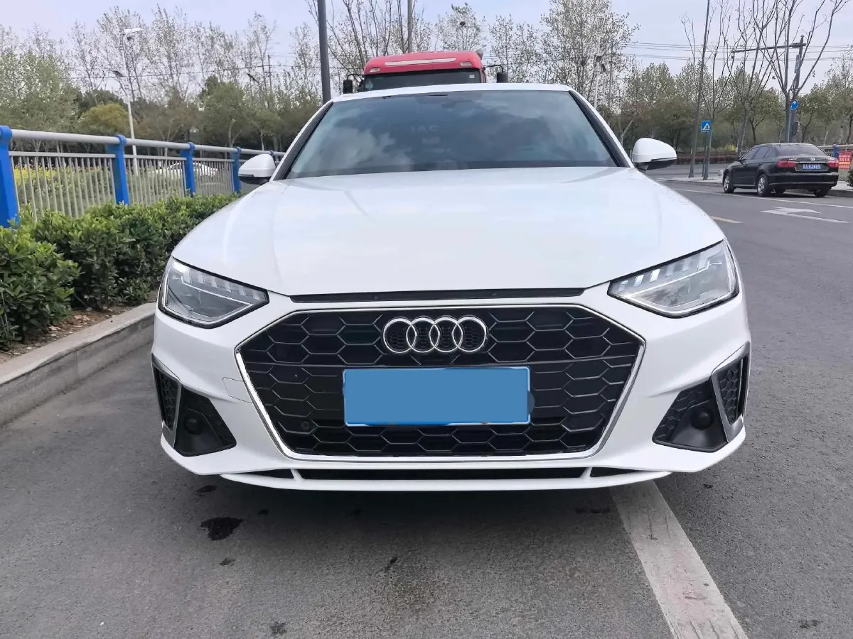 2022 Audi A4L 2.0T 190HP L4 7DCT,autocango,china used car exporter,china ev exporter,chinese used car exporter,chinese used ev exporter