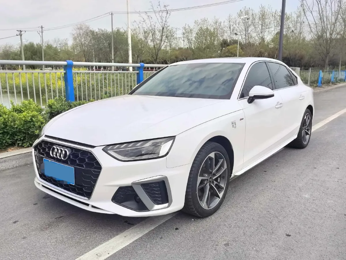 2022 Audi A4L 2.0T 190HP L4 7DCT,autocango,china used car exporter,china ev exporter,chinese used car exporter,chinese used ev exporter