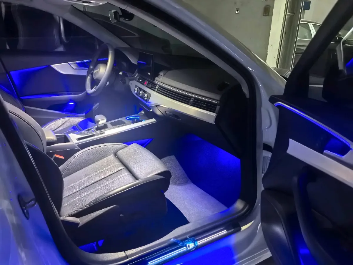 2022 Audi A4L 2.0T 190HP L4 7DCT,autocango,china used car exporter,china ev exporter,chinese used car exporter,chinese used ev exporter