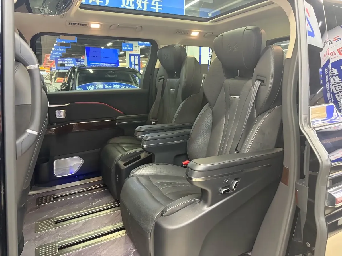 2023 HongQi HQ9 2.0T 252HP L4 8AT,autocango,china used car exporter,china ev exporter,chinese used car exporter,chinese used ev exporter