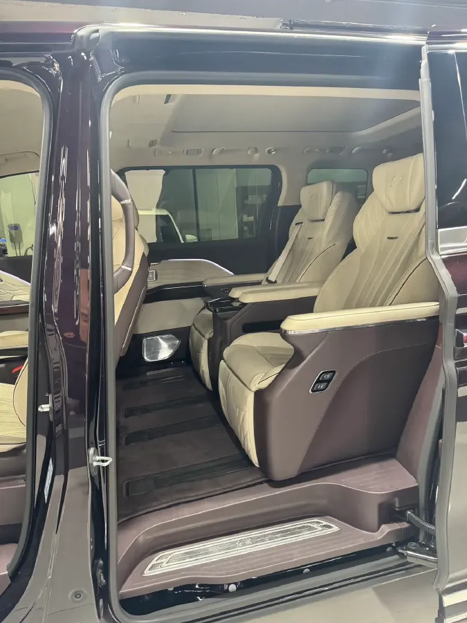 2023 HongQi HQ9 2.0T 252HP L4 8AT,autocango,china used car exporter,china ev exporter,chinese used car exporter,chinese used ev exporter