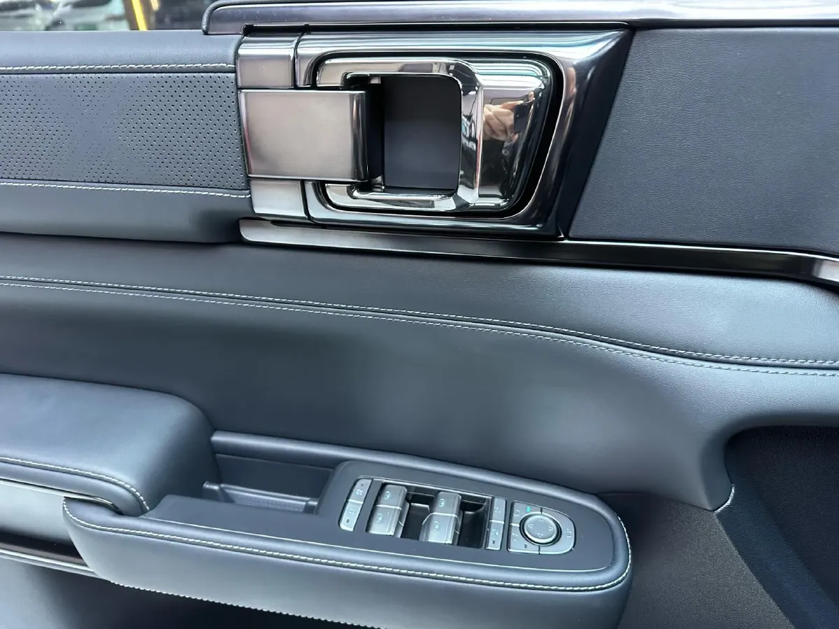 2025 FangChengBao Bao 5 1.5T 194HP L4 E-CVT PHEV 31.8KWH,autocango,china used car exporter,china ev exporter,chinese used car exporter,chinese used ev exporter