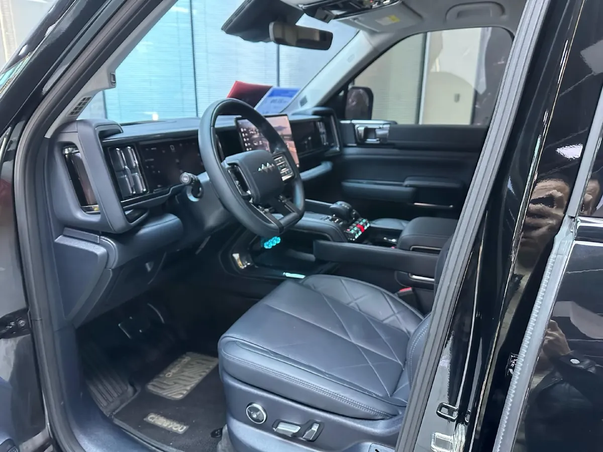 2025 FangChengBao Bao 5 1.5T 194HP L4 E-CVT PHEV 31.8KWH,autocango,china used car exporter,china ev exporter,chinese used car exporter,chinese used ev exporter