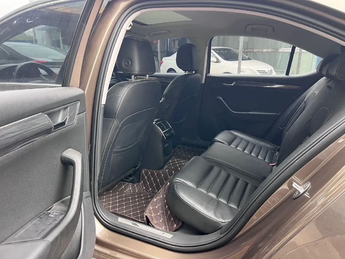 2018 Skoda Kodiak 1.8T 180HP L4 7DCT,autocango,china used car exporter,china ev exporter,chinese used car exporter,chinese used ev exporter