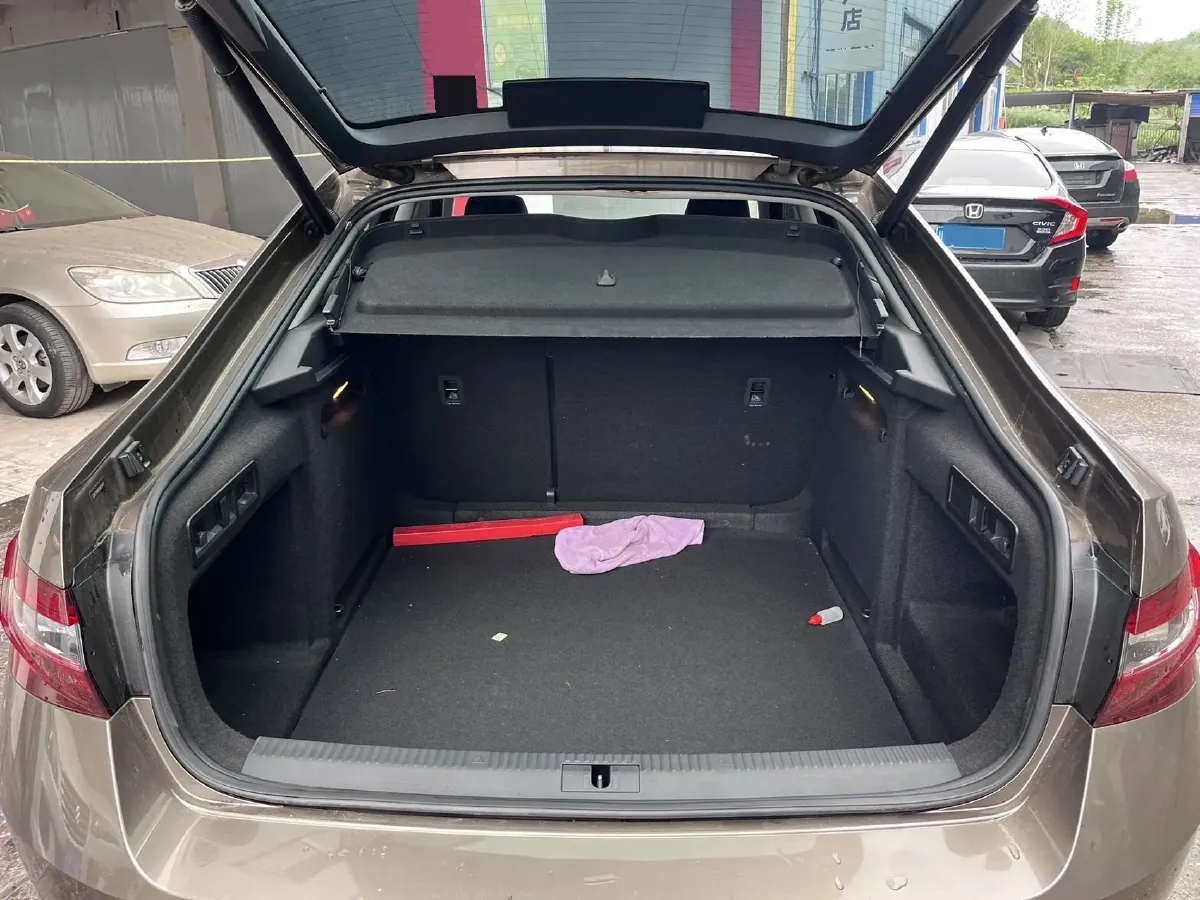 2018 Skoda Kodiak 1.8T 180HP L4 7DCT,autocango,china used car exporter,china ev exporter,chinese used car exporter,chinese used ev exporter