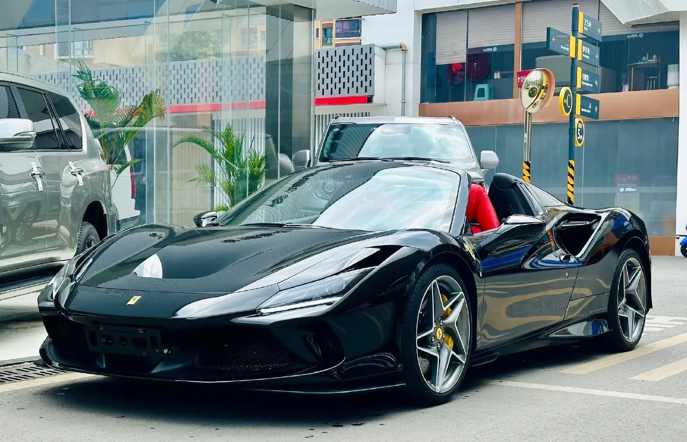 2020 Ferrari F8 3.9T 720HP V8 7DCT,autocango,china used car exporter,china ev exporter,chinese used car exporter,chinese used ev exporter